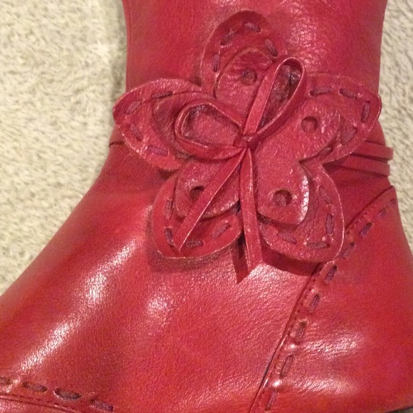 SALE! Biviel leather boots w/ kitten heels - Picture 2 of 8